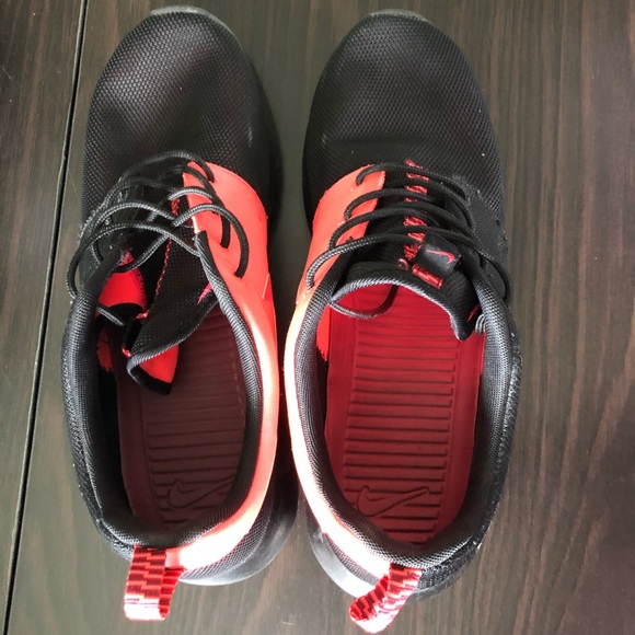 Nike Custom Roshe - Picture 2 of 5